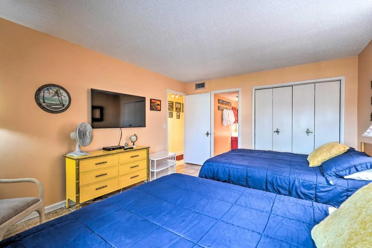 Apartment Condo With Views And Balcony On Panama City Beach!