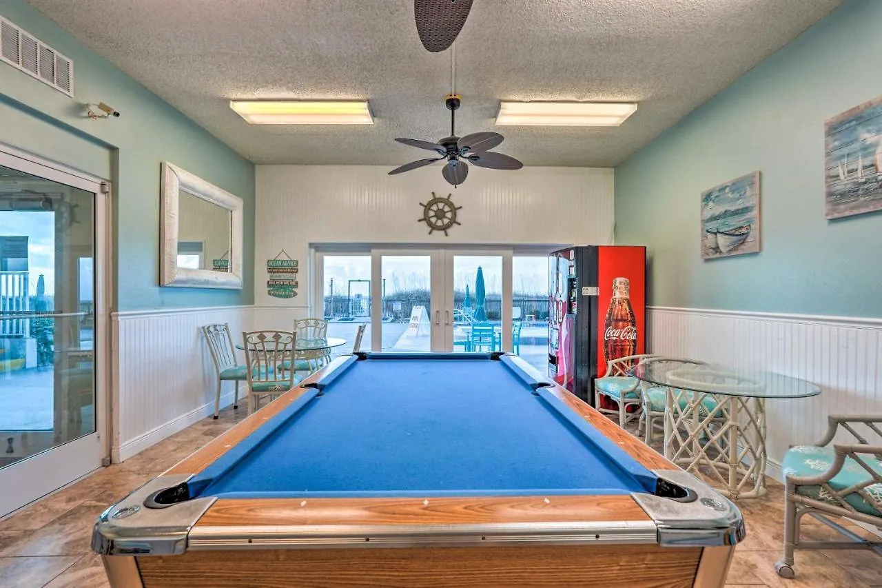 Apartment Condo With Views And Balcony On Panama City Beach!