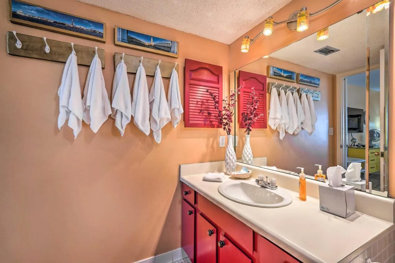 Apartment Condo With Views And Balcony On Panama City Beach!